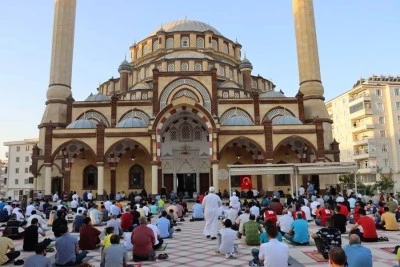 Cuma Hutbesi / ÜMMET OLMAK, BİRLİK OLMAKTIR