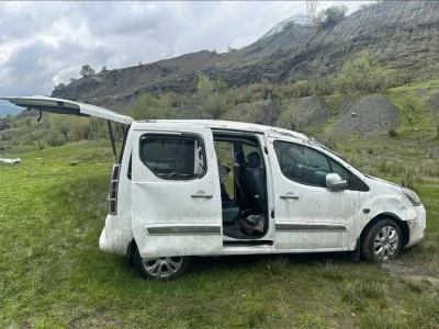 Hafif ticari kamyonet takla attı: 1 ölü, 5 yaralı