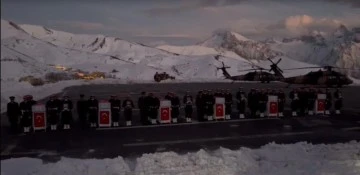 Hakkari'de şehitler için tören düzenlendi