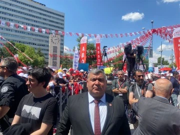 Hangillioğlu: Emeklilerimizin hakkını savunmak için Tandoğan Meydanındayız