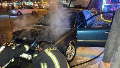 Hastane önünde araç yangını: Paniğe yol açtı
