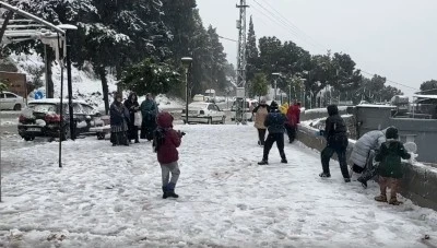 Hatay'da kar yağışı etkisini s&uuml;rd&uuml;r&uuml;yor