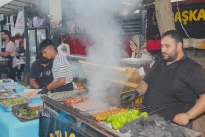 Hemşehri Dernekleri Festivalinde renkli görüntüler