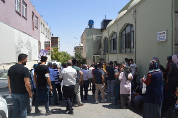 HEMŞİRE KALP KRİZİ GEÇİREN 2 GÜNLÜK NİŞANLISINI HAYATA DÖNDÜREMEDİ