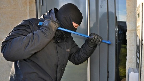 HIRSIZLAR GAZETECİ MESLEKTAŞIMIZIN KAMERALARINI ÇALDI