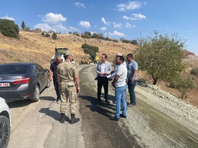 Hüseyinoğlu Köyü’nde Yol ve Deprem Konutu Çalışmalarını İnceledi
