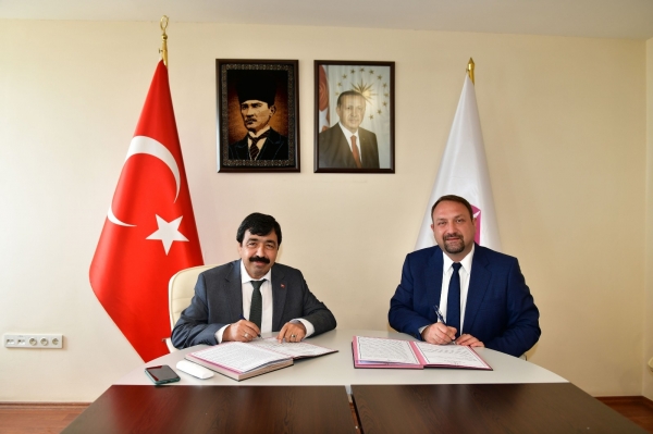 İKÇÜ ile Çiğli Belediyesi arasında işbirliği protokolü
