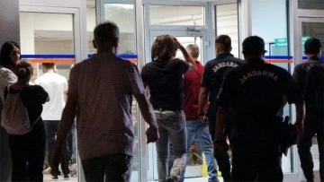 İki aile kavgasında silahlar çekildi, ortalık savaş alanına döndü