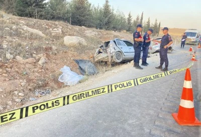 İki otomobil çarpıştı: 3 ölü, 3 yaralı