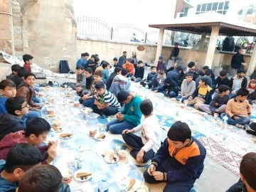 İl Müftülüğü’nden küçük hafızlara iftar