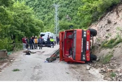 İş makinesi kaza yaptı: 1 ölü, 2 yaralı