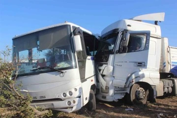 İşçi servisi ile tır çarpıştı: 1’i ağır 23 yaralı