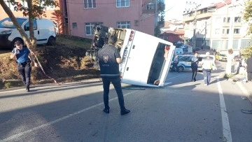 İşçi servisi kaldırımda yürüyen anne ve kızına çarptı: 2 ölü, 6 yaralı