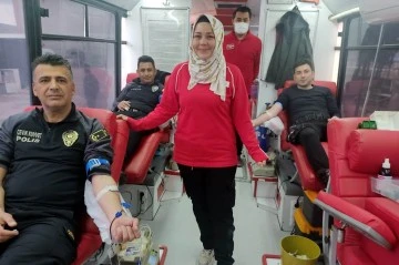 “İyi ki varsın kan dostum” kampanyasına polislerden destek