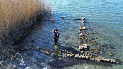 İznik G&ouml;l&uuml;'nde sular &ccedil;ekildi Tarihi eser &ccedil;ıktı