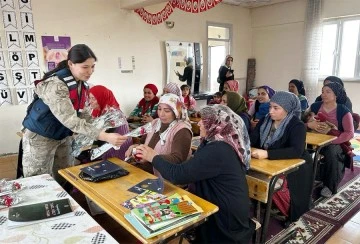 Jandarma bilgilendiremeye devam ediyor