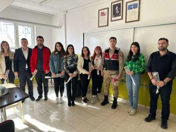 Jandarma ilçelerdeki okullarda Öğretmenler Gününü kutladı