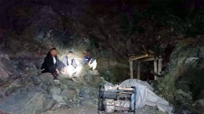 Kaçak maden kazı yapan şahısları jandarma suçüstü yakaladı: 4 gözaltı
