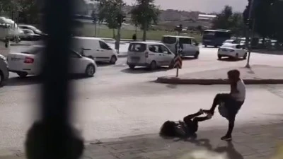 Kadınlar saç saça baş başa kavga etti!