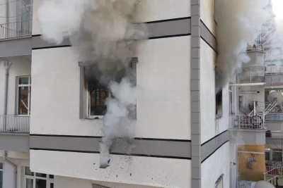 Kahraman Anne Alevlerin Arasına Girdi