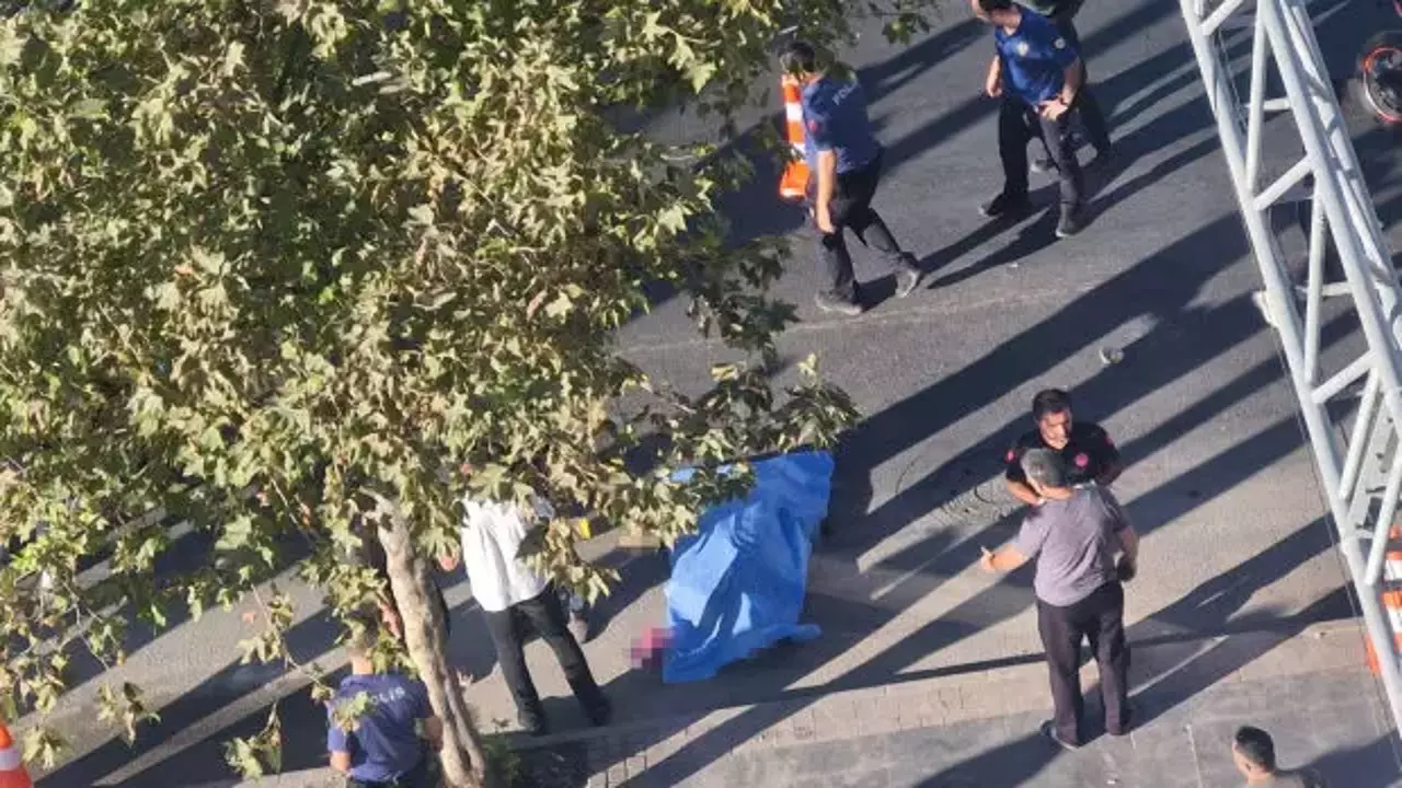 Kaldırımda yürüyen kişiye silahlı saldırı: Hayatını kaybetti