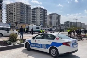 Kamyonla çarpışan motosikletin sürücüsü hayatını kaybetti