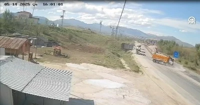 Kamyonla çarpışan motosikletin sürücüsü öldü