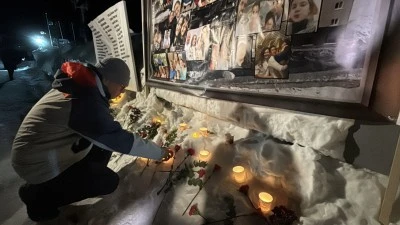 Kartalkaya Faciasının 1. Yılında Otel &Ouml;n&uuml;nde Anma: 78 Can İ&ccedil;in Fenerler G&ouml;ky&uuml;z&uuml;ne Bırakıldı