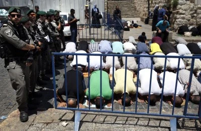 Katliamcı İsrail, Mescid-i Aksa&rsquo;da cuma namazı kılmasına izin vermeyecek