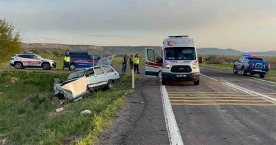 Kavşakta bekleyen aracı sollarken kaza yaptı: 1 ölü, 3 yaralı