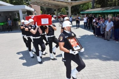 Kaza kurşunuyla hayatını kaybeden polis memuru toprağa verildi