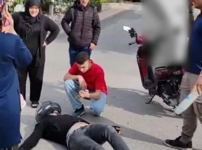 Kazada yaralandı, çarpıştığı aracın sürücüsü ve çocuğunu sakinleştirdi