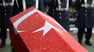 Kazaya müdahale eden polis, tır çarpması sonucu şehit oldu