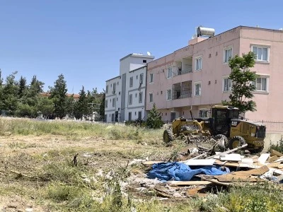 Kilis Belediyesi Boş Arsaları Bakın Neyle Temizliyor