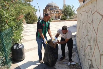 Kilis Belediyesi’nden Cuma öncesi türbe temizliği