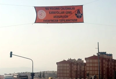 Kilis çevre yolunda dikkat çeken pankart