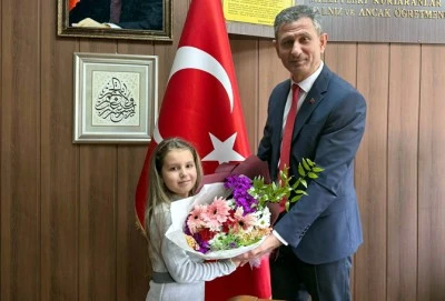 Kilis İl Milli Eğitim Müdürü Altay, koltuğunu öğrencilere devretti