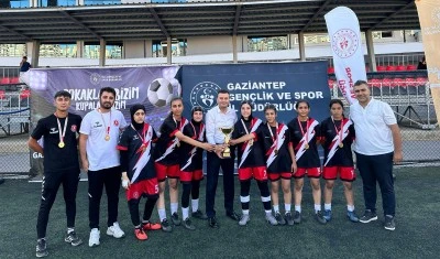 Kilis'in kadın futbol takımı bölge şampiyonu oldu