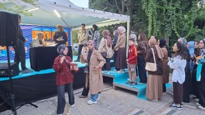 Kilis Kitap Fuarı'nda Tarık Tufan Yoğunluğu: Okurlar Saatlerce Sıra Bekledi
