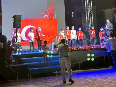 Kilis Kürtler Camii Yaz Kur'an Kursu öğrencileri İstiklal Marşı'nı koro halinde seslendirdi