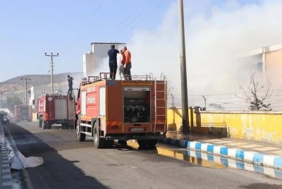 Kilis OSB’de Kauçuk Fabrikasında Yangın: 2 Saatte Söndürüldü