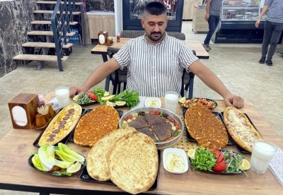 Kilis Tavası'nın Eşsiz Lezzeti &quot;Ünvan Kilis Tava ve Lahacun Pide Salonu&quot;nda Sofralara Taşınıyor