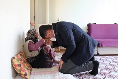 Kilis&rsquo;te 100 Yaşındaki Fidan Teyzeye Vali Kalaylı&rsquo;dan G&ouml;n&uuml;l Ziyareti