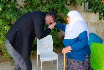  Kilis'te 106 Yaşındaki Ay&uuml;ş Teyzeye Anlamlı Ziyaret