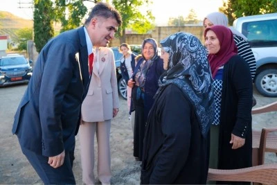  Kilis&rsquo;te 113 Yaşındaki İslim Teyzeye D&uuml;nya Yaşlılar G&uuml;n&uuml;&rsquo;nde Anlamlı Ziyaret!