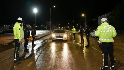 Kilis&rsquo;te 2 Alkoll&uuml; S&uuml;r&uuml;c&uuml; Yakalandı