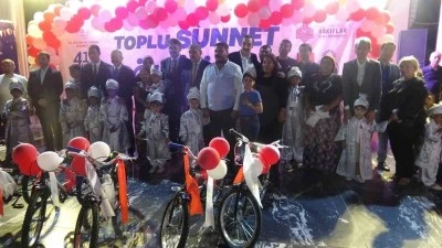 Kilis'te 25 &ccedil;ocuk i&ccedil;in geleneksel s&uuml;nnet ş&ouml;leni: Bisiklet ve altın hediyesi verildi