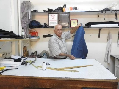 Kilis'te 53 yıldır terzilik yapıyor