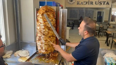 Kilis’te açılışa özel 100 kilo bedava döner dağıtıldı!