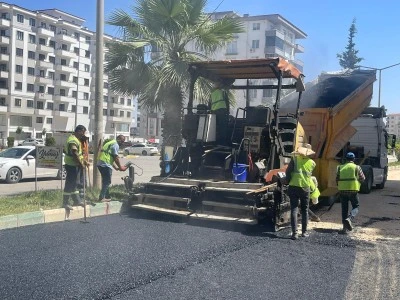 Kilis’te asfalt seferberliği: Sadece bir mahalleye 500 ton asfalt serildi